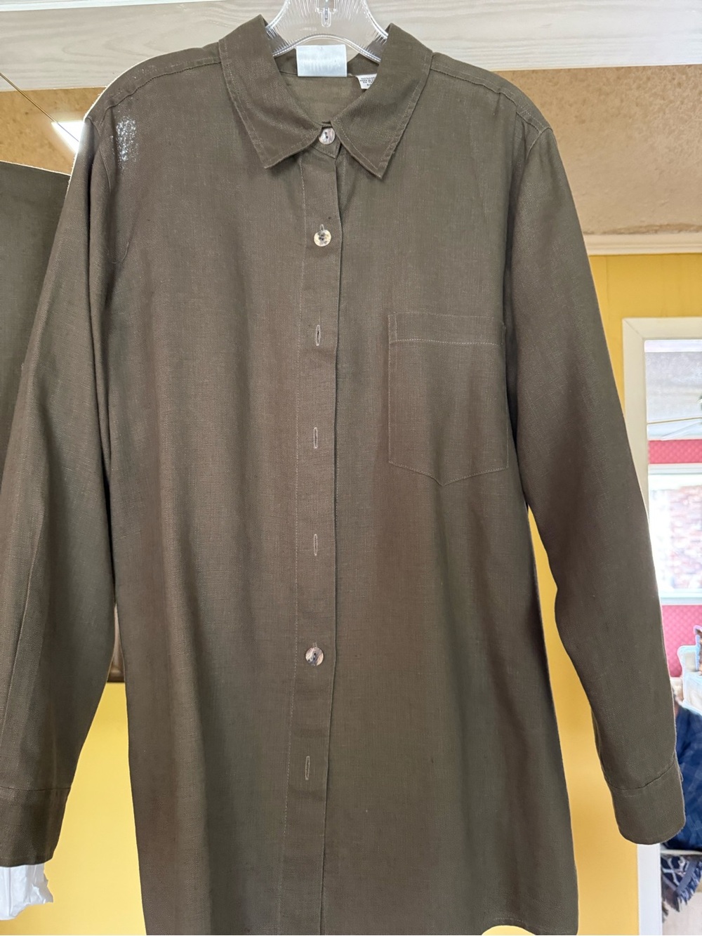Chicos two pc linen set Capri pants & button down shirt size 2